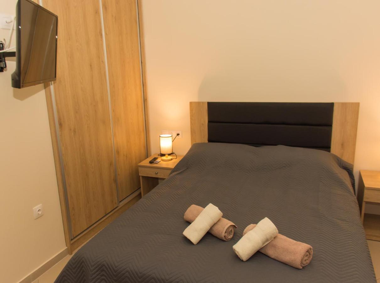 Central Luxury Studio 2 Corinth ภายนอก รูปภาพ